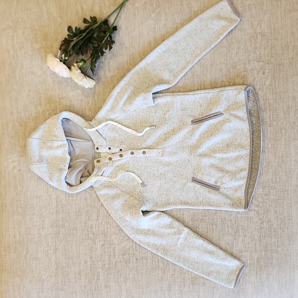 Thread & Supply Black Speckled White Sweater 💎